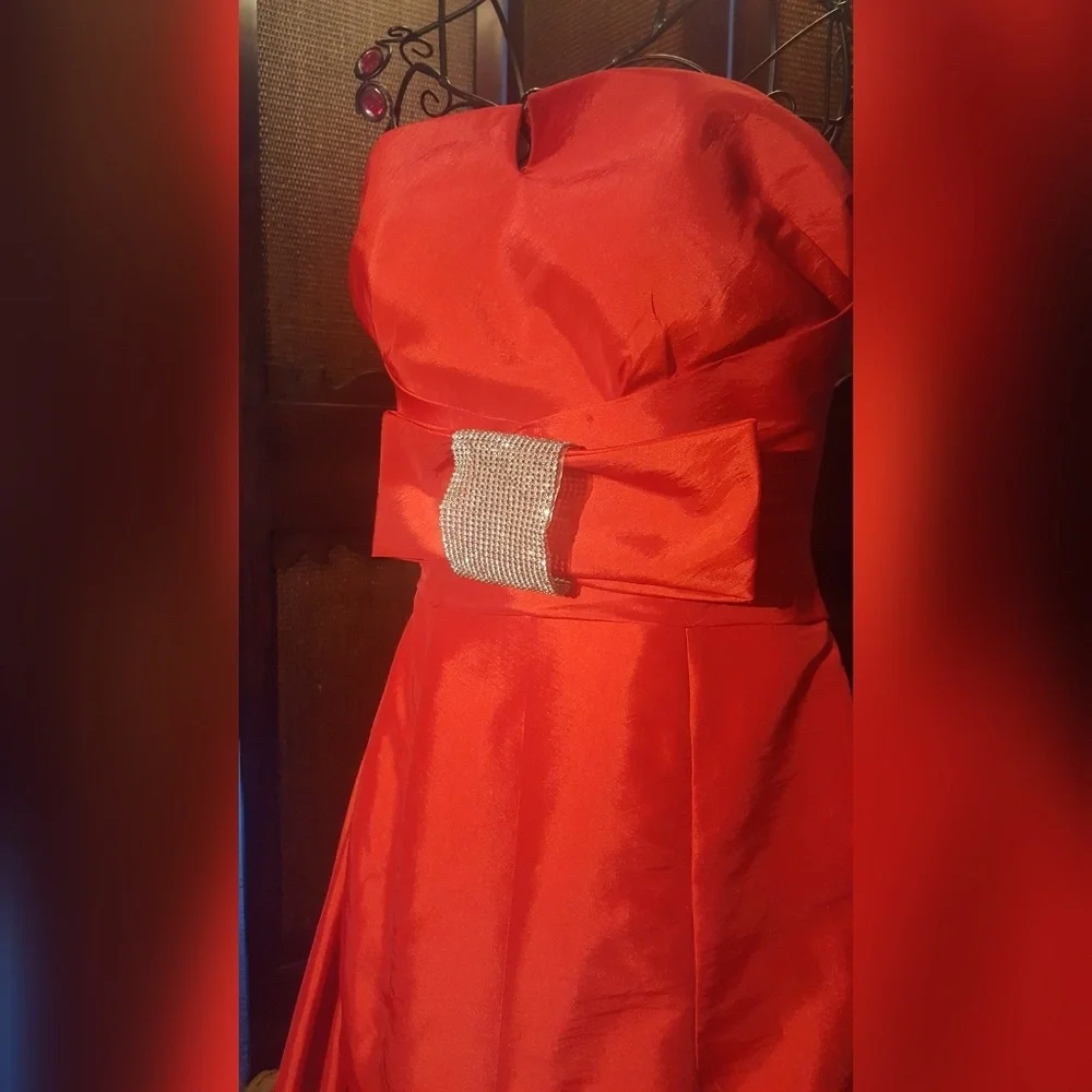 Stunning Scarlet Strapless Prom Gown - Picture 4 of 8